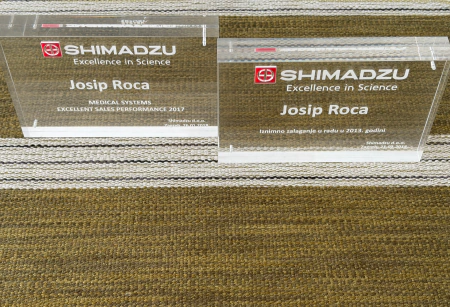 Shimadzu Croatia awards presented to Josip Roca for outstanding contribution in 2013 and excellent sales performance in 2017