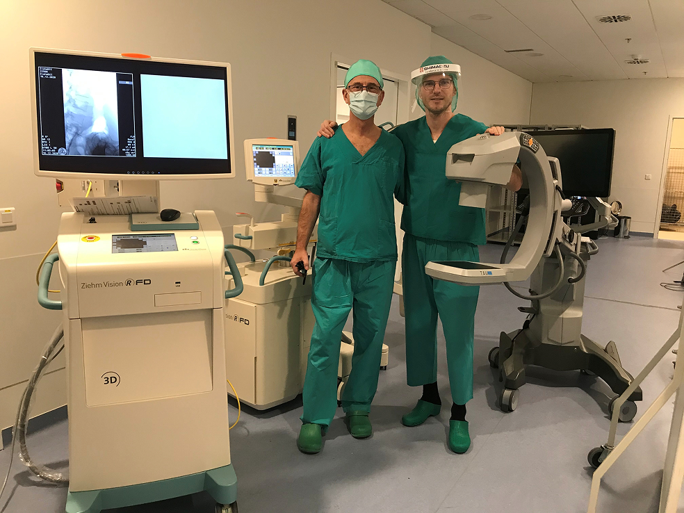 Josip Roca and Prim. Nadomir Gusić with C-arm systems at General Hospital Pula during the 2020 mobile imaging project